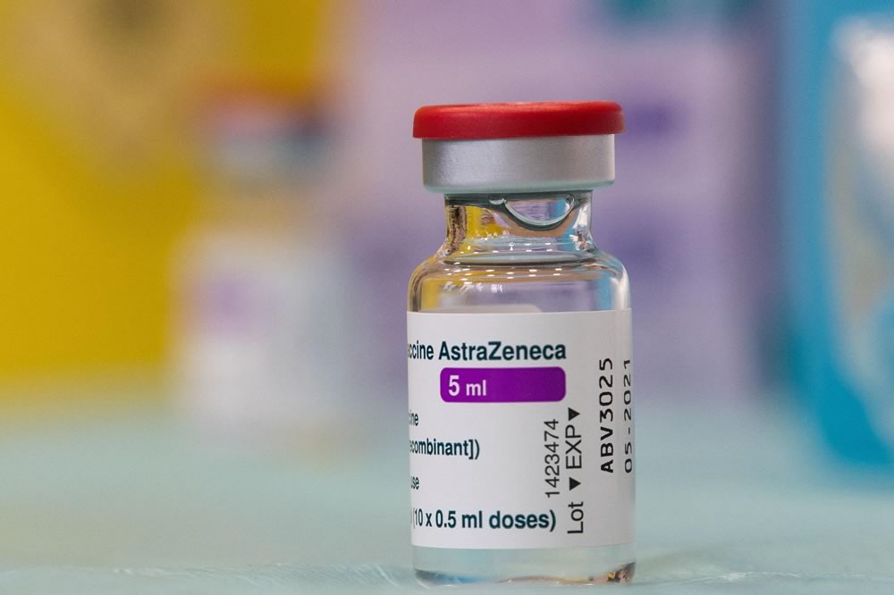 AstraZeneca difende il suo vaccino